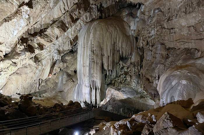  Зал Новоафонской пещеры 