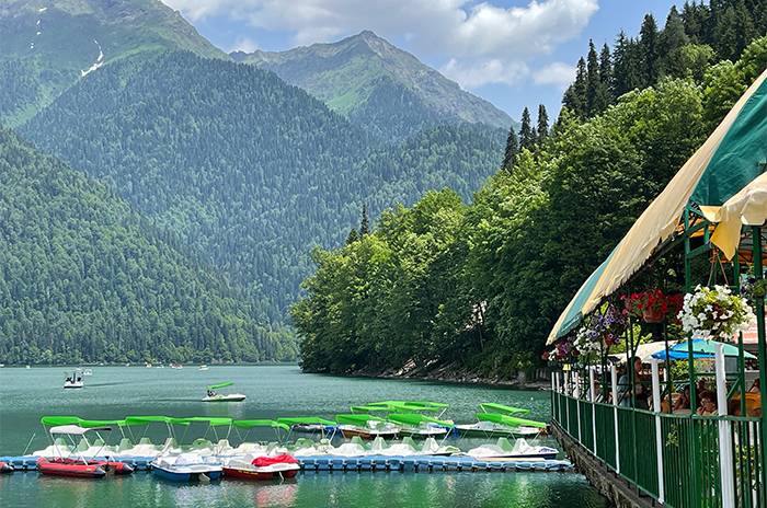  Панорама озера Рица 