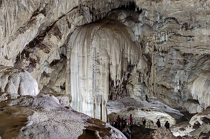 Зал пещеры в Новом Афоне 