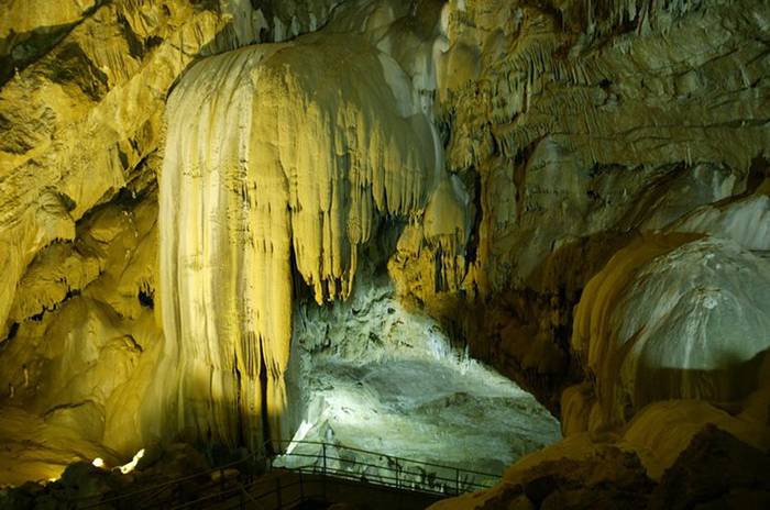  Зал пещеры в Афоне 
