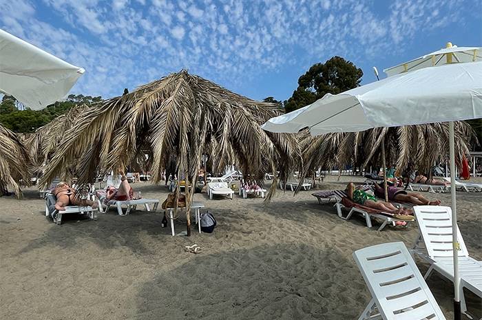  Гости на пляже 