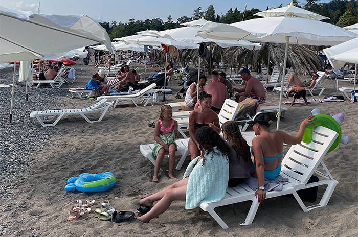  Гости на пляже 