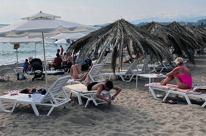  Гости на пляже 