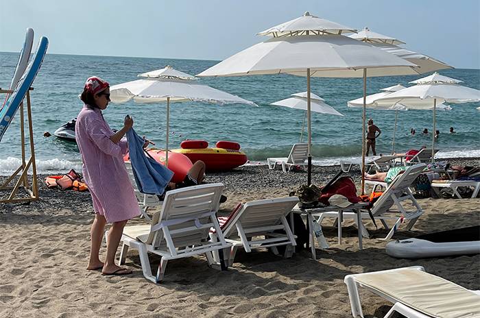  Гости на пляже 